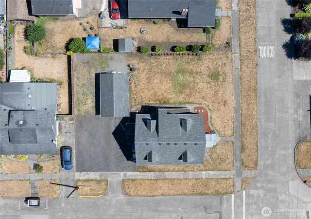 Photo 3 of House for sale at 517 Center St, Centralia, WA 98531 | MLS# NWM2562786 | Listing updated on 2026-09-25