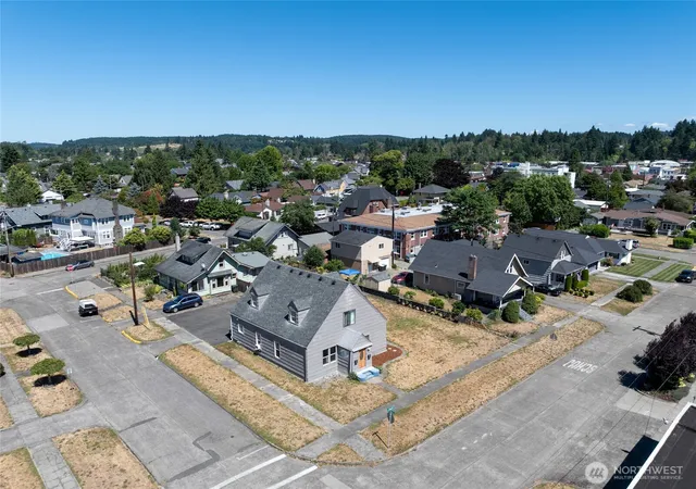 Photo 4 of House for sale at 517 Center St, Centralia, WA 98531 | MLS# NWM2562786 | Listing updated on 2026-09-25