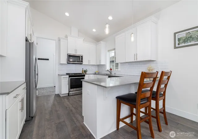Photo 3 of Single family home for sale at 40 E Cedarland Ln, Allyn, WA 98524 | MLS# NWM2562793 | Listing updated on 2026-09-23