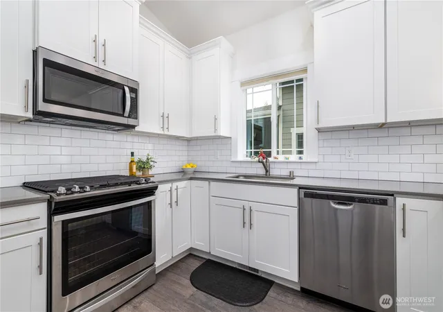 Photo 4 of Single family home for sale at 40 E Cedarland Ln, Allyn, WA 98524 | MLS# NWM2562793 | Listing updated on 2026-09-23