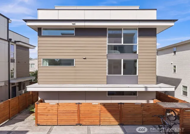 Photo 2 of Townhouse for sale at 8815 Interlake Ave N #C, Seattle, WA 98103 | MLS# NWM2562807 | Listing updated on 2026-09-23