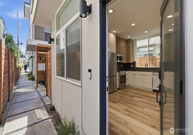 Photo 4 of Townhouse for sale at 8815 Interlake Ave N #C, Seattle, WA 98103 | MLS# NWM2562807 | Listing updated on 2026-09-23