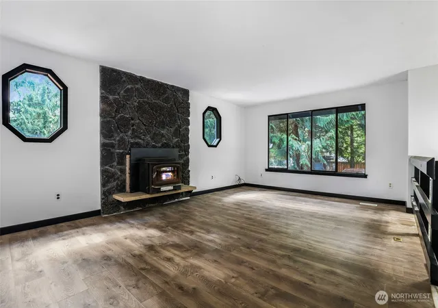 Photo 3 of Single family home for sale at 4509 W Tapps Dr E, Lake Tapps, WA 98391 | MLS# NWM2562808 | Listing updated on 2026-09-23
