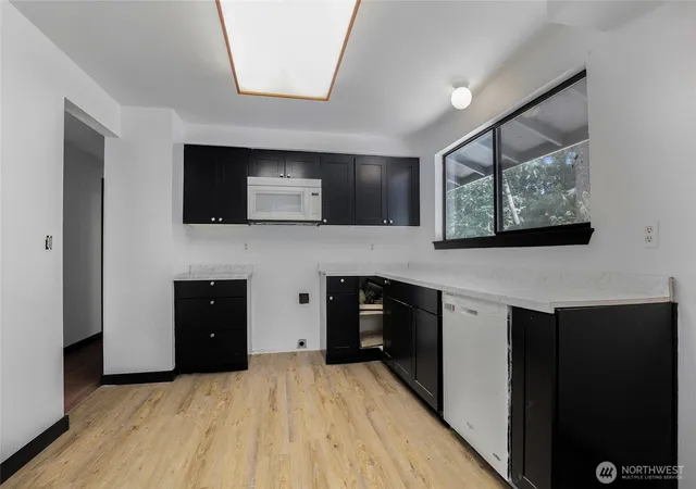 Photo 4 of Single family home for sale at 4509 W Tapps Dr E, Lake Tapps, WA 98391 | MLS# NWM2562808 | Listing updated on 2026-09-23