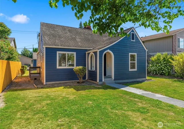 Photo 1 of Single family home for sale at 3015 Dover St, Longview, WA 98632 | MLS# NWM2562848 | Listing updated on 2026-10-28