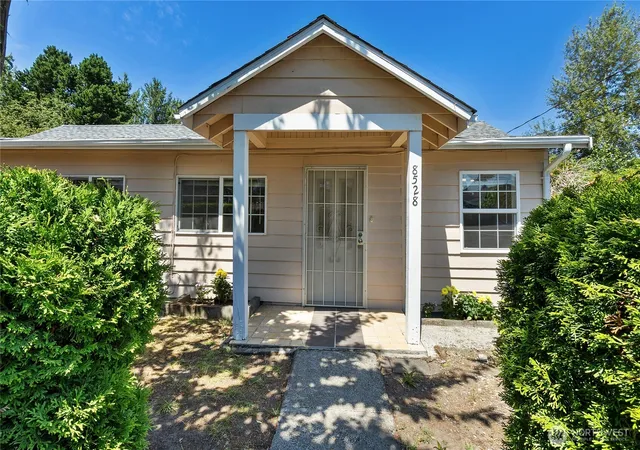 Photo 4 of Single family home for sale at 8528 S 121st Street, Seattle, WA 98178 | MLS# NWM2562851 | Listing updated on 2026-09-30