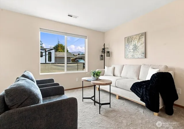 Photo 4 of Single family home for sale at 760 Sunset Ave, Wenatchee, WA 98801 | MLS# NWM2562857 | Listing updated on 2026-09-22