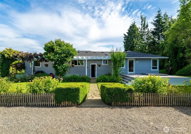 Photo 1 of Single family home for sale at 354 W Badger Rd, Lynden, WA 98264 | MLS# NWM2562892 | Listing updated on 2026-10-02
