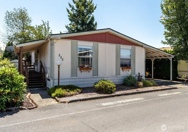 Manufactured home for sale at 333 Franklin Pl, Longview, WA 98632 | MLS# NWM2562915