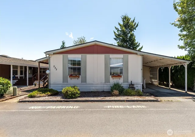 Photo 1 of Manufactured home for sale at 333 Franklin Pl, Longview, WA 98632 | MLS# NWM2562915 | Listing updated on 2026-10-01