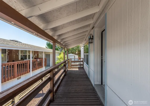 Photo 2 of Manufactured home for sale at 333 Franklin Pl, Longview, WA 98632 | MLS# NWM2562915 | Listing updated on 2026-10-01