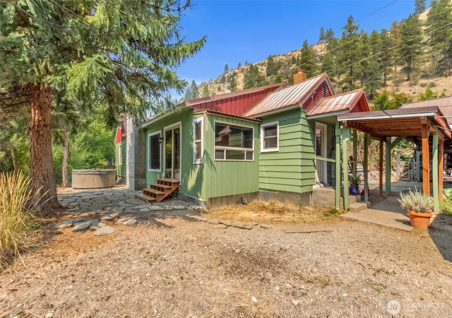 Photo 3 of Single family home for sale at 8811 Entiat River Rd, Entiat, WA 98822 | MLS# NWM2562969 | Listing updated on 2026-09-25