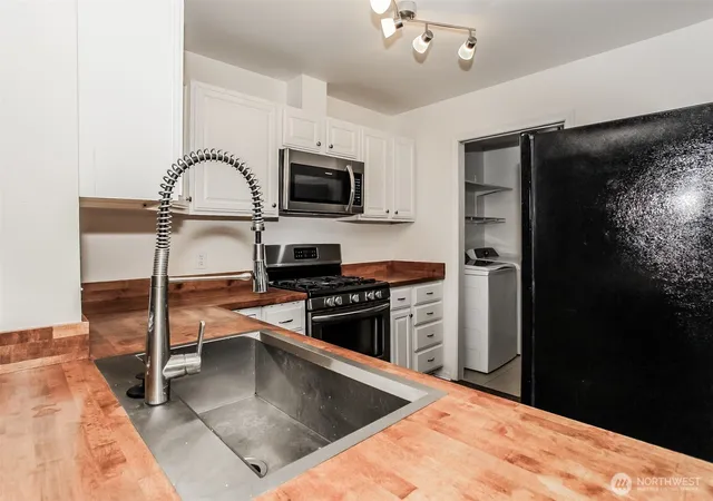Photo 3 of Single family home for sale at 3311 New Hope Cir, Bremerton, WA 98312 | MLS# NWM2562972 | Listing updated on 2026-09-23