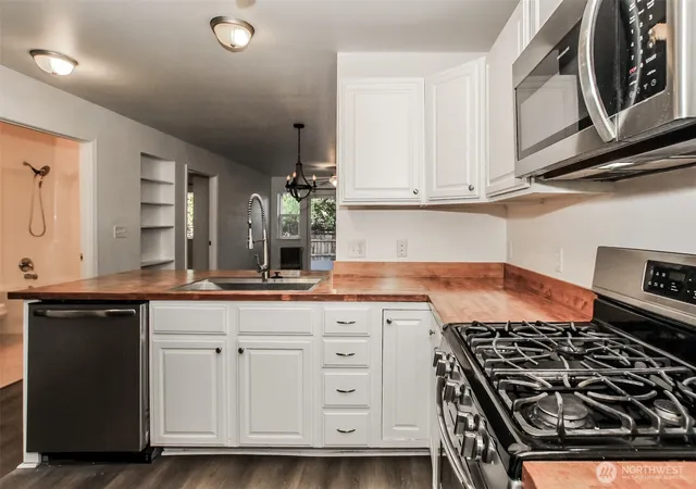 Photo 4 of Single family home for sale at 3311 New Hope Cir, Bremerton, WA 98312 | MLS# NWM2562972 | Listing updated on 2026-09-23