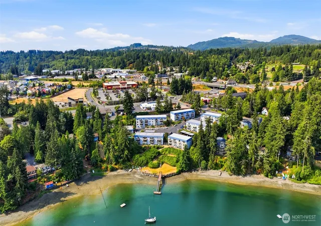 Condo for sale at 924 Shorewood Dr #D39, Bremerton, WA 98312 | MLS# NWM2562982