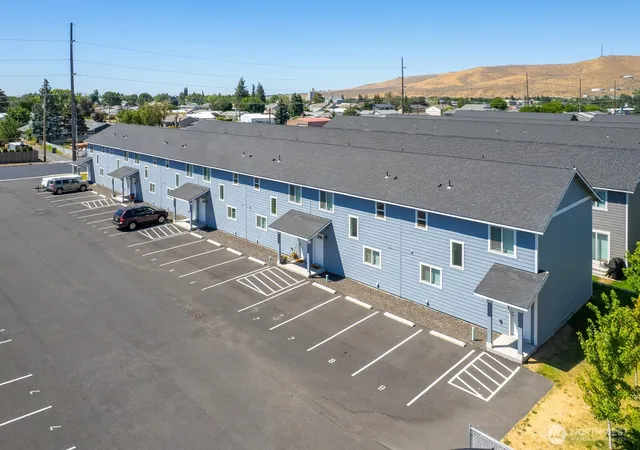 Photo 1 of Multi family home for sale at 713 3rd Ave Ne, Ephrata, WA 98823 | MLS# NWM2562997 | Listing updated on 2026-09-23
