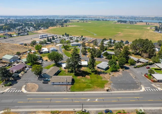 Photo 3 of Multi family home for sale at 4413 Circle Pl, Moses Lake, WA 98837 | MLS# NWM2563000 | Listing updated on 2026-09-23