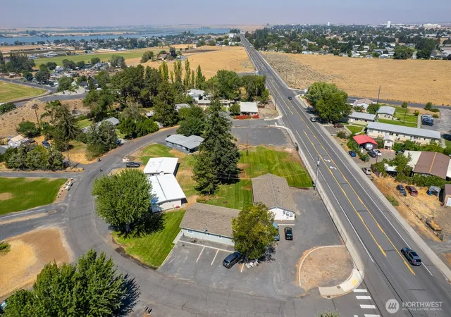 Photo 3 of Multi family home for sale at 4413 Circle Pl, Moses Lake, WA 98837 | MLS# NWM2563000 | Listing updated on 2026-09-23