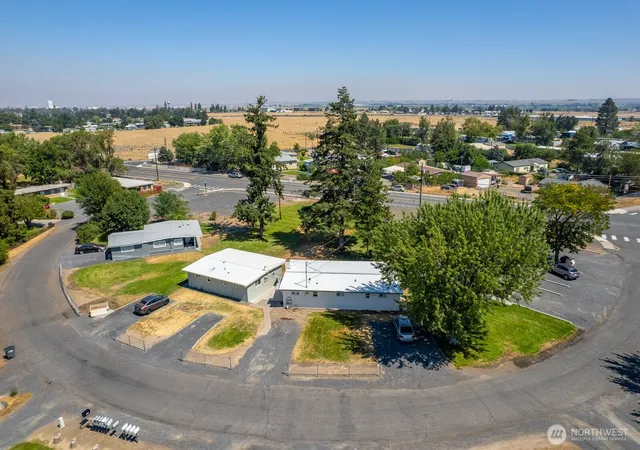 Photo 4 of Multi family home for sale at 4413 Circle Pl, Moses Lake, WA 98837 | MLS# NWM2563000 | Listing updated on 2026-09-23