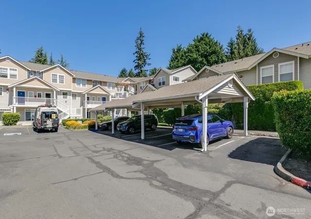 Photo 3 of Condo for sale at 5400 Harbour Pointe Blvd #E202, Mukilteo, WA 98275 | MLS# NWM2563006 | Listing updated on 2026-09-25