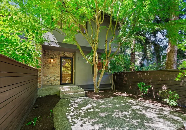 Photo 1 of Sale Pending at 6522 108th Avenue Ne, Kirkland, WA 98033 | MLS# NWM2563046 | Listing updated on 2026-09-25