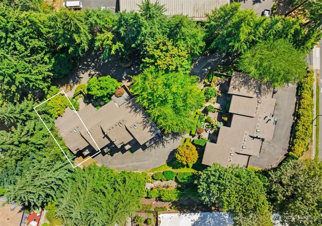 Photo 2 of Sale Pending at 6522 108th Avenue Ne, Kirkland, WA 98033 | MLS# NWM2563046 | Listing updated on 2026-09-25