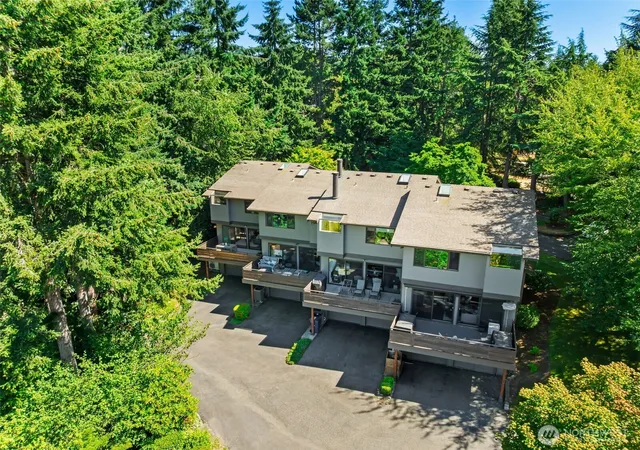 Photo 3 of Sale Pending at 6522 108th Avenue Ne, Kirkland, WA 98033 | MLS# NWM2563046 | Listing updated on 2026-09-25