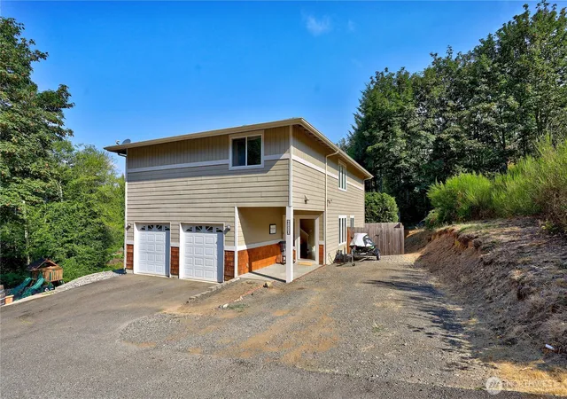 Photo 3 of Single family home for sale at 6110 Lakemont Ln, Bremerton, WA 98312 | MLS# NWM2563069 | Listing updated on 2026-09-23