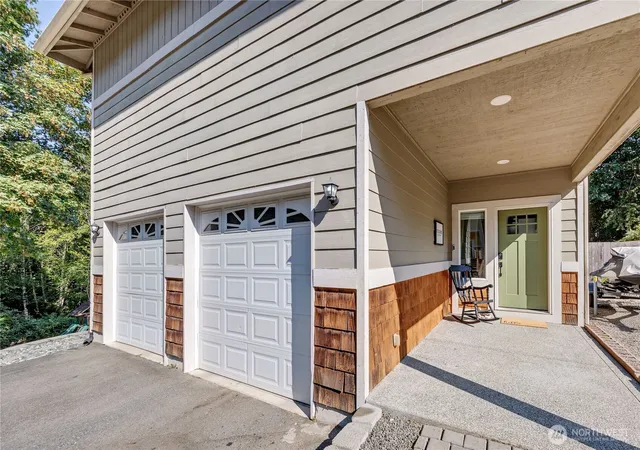 Photo 4 of Single family home for sale at 6110 Lakemont Ln, Bremerton, WA 98312 | MLS# NWM2563069 | Listing updated on 2026-09-23