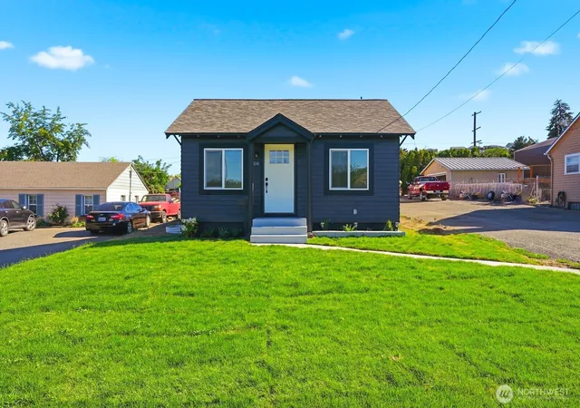 Photo 1 of Single family home for sale at 808 Fremont, Selah, WA 98942 | MLS# NWM2563072 | Listing updated on 2026-10-01