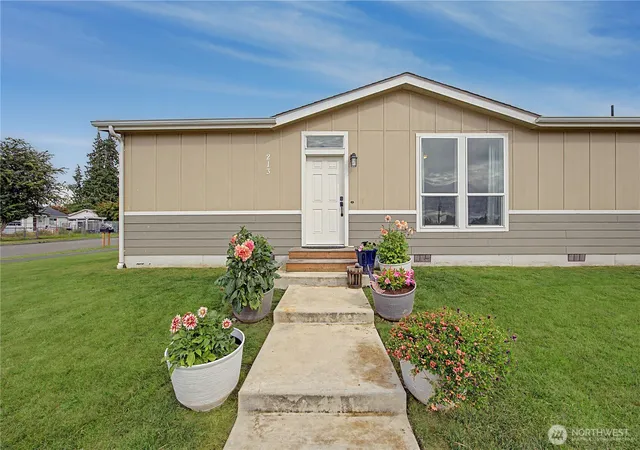 Photo 3 of Sale Pending at 213 N Liberty St, Port Angeles, WA 98362 | MLS# NWM2563079 | Listing updated on 2026-08-13