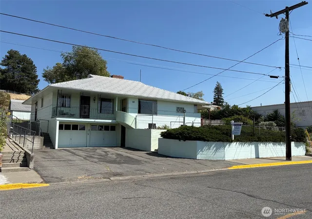 Photo 1 of Single family home for sale at 10 W Dewberry Ave, Omak, WA 98841 | MLS# NWM2563093 | Listing updated on 2026-09-23