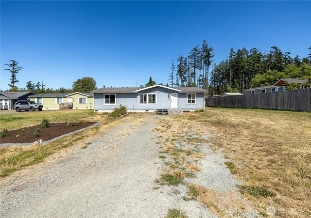 Photo 2 of Manufactured home for sale at 1060 Sidney St, Oak Harbor, WA 98277 | MLS# NWM2563103 | Listing updated on 2026-09-23