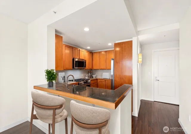 Photo 4 of Condo for sale at 2607 Western Ave #452, Seattle, WA 98121 | MLS# NWM2563105 | Listing updated on 2026-09-20