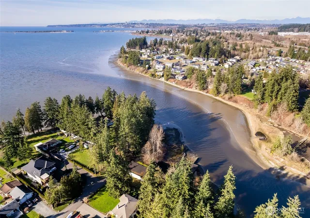 Photo 3 of Sale Pending at 9088 Shipyard Ln, Blaine, WA 98230 | MLS# NWM2563107 | Listing updated on 2026-08-05