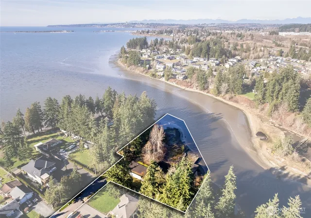 Photo 3 of Sale Pending at 9088 Shipyard Ln, Blaine, WA 98230 | MLS# NWM2563107 | Listing updated on 2026-08-05