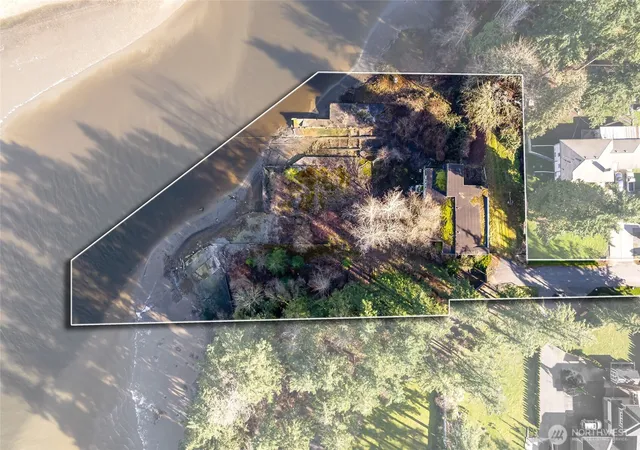 Photo 4 of Sale Pending at 9088 Shipyard Ln, Blaine, WA 98230 | MLS# NWM2563107 | Listing updated on 2026-08-05