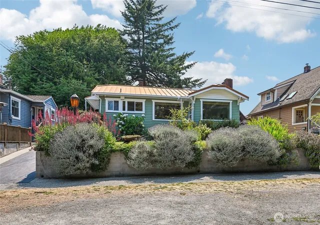 Photo 1 of Single family home for sale at 5017 Sw Grayson St, Seattle, WA 98116 | MLS# NWM2563110 | Listing updated on 2026-09-23