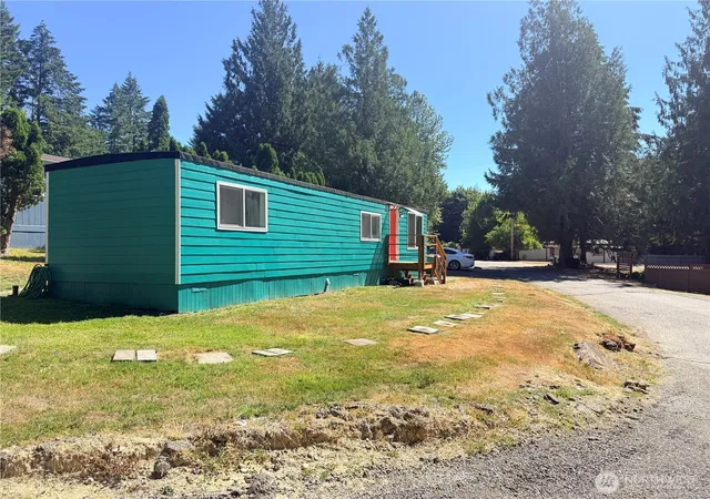 Photo 3 of Manufactured home for sale at 6780 E Highway 106 #27, Union, WA 98592 | MLS# NWM2563143 | Listing updated on 2026-09-22
