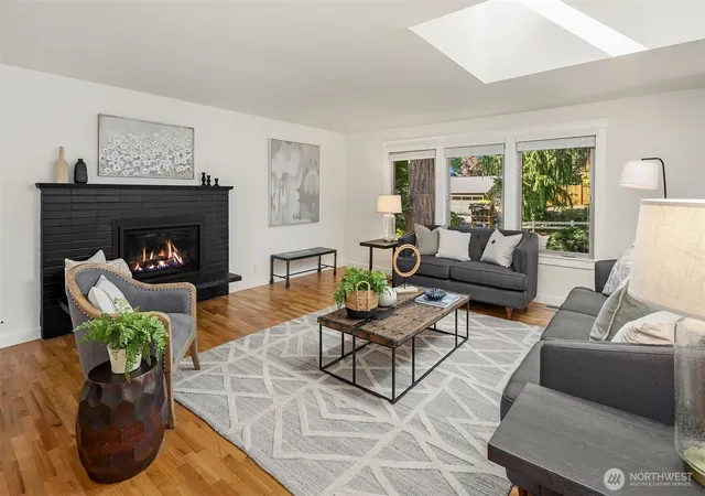 Photo 3 of Single family home for sale at 2810 127th Avenue Ne, Bellevue, WA 98005 | MLS# NWM2563162 | Listing updated on 2026-09-29
