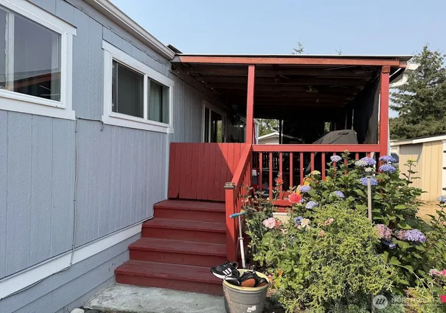 Photo 3 of Manufactured home for sale at 210 37th Street SE #105, Auburn, WA 98002 | MLS# NWM2563190 | Listing updated on 2026-09-21