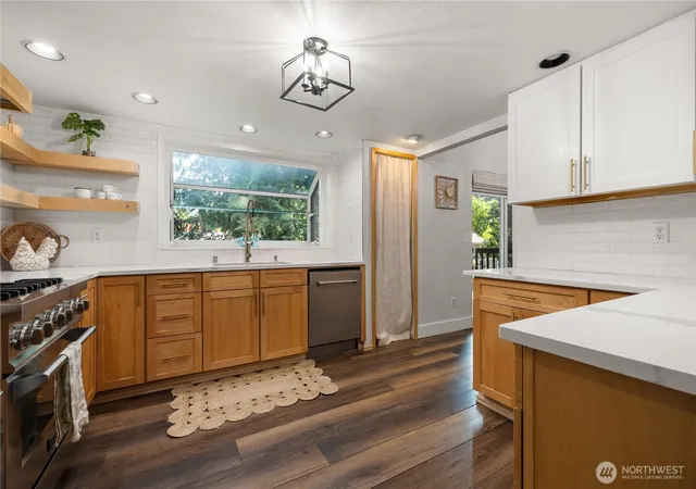 Photo 3 of Single family home for sale at 3331 Se Summer Pl, Port Orchard, WA 98366 | MLS# NWM2563193 | Listing updated on 2026-09-29