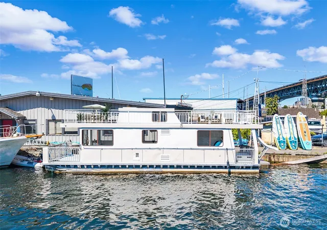 Photo 2 of Single family home for sale at 10 E Allison St, Seattle, WA 98102 | MLS# NWM2563195 | Listing updated on 2026-09-23