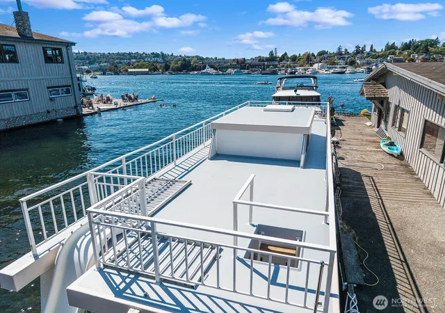 Photo 3 of Single family home for sale at 10 E Allison St, Seattle, WA 98102 | MLS# NWM2563195 | Listing updated on 2026-09-23