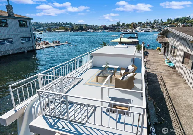 Photo 3 of Condo for sale at 10 E Allison St, Seattle, WA 98102 | MLS# NWM2563195 | Listing updated on 2026-09-23