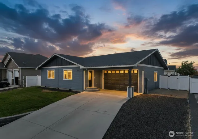 Photo 1 of Single family home for sale at 609 Eagle Nest Dr, Granger, WA 98932 | MLS# NWM2563202 | Listing updated on 2026-09-23