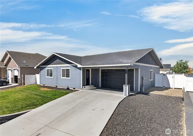 Photo 3 of Single family home for sale at 609 Eagle Nest Dr, Granger, WA 98932 | MLS# NWM2563202 | Listing updated on 2026-09-23
