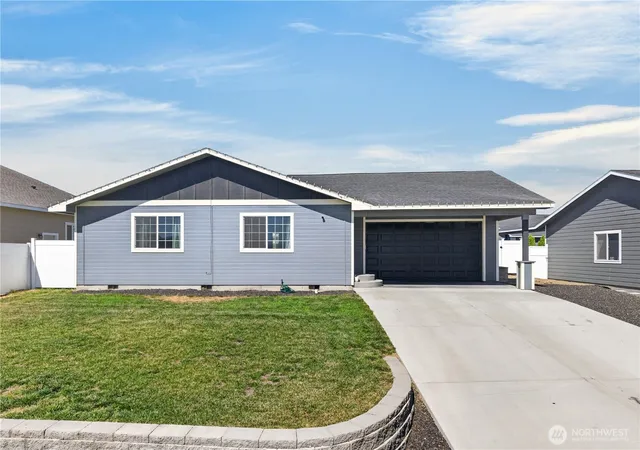 Photo 3 of Single family home for sale at 609 Eagle Nest Dr, Granger, WA 98932 | MLS# NWM2563202 | Listing updated on 2026-09-23