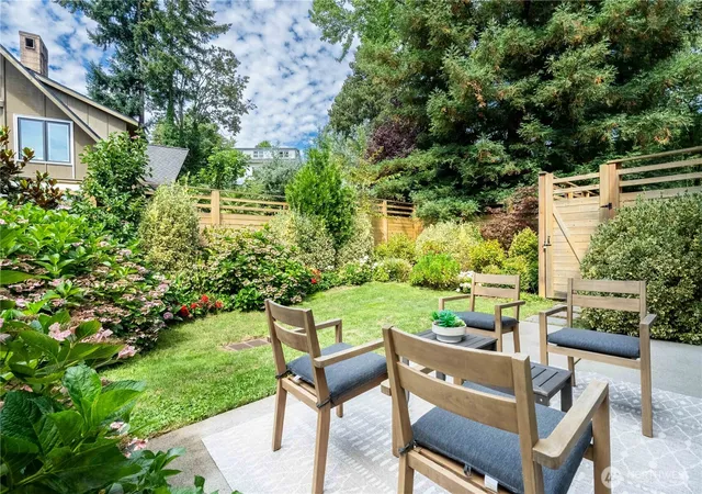 Photo 4 of Townhouse for sale at 6915 55th Avenue S #B, Seattle, WA 98118 | MLS# NWM2563206 | Listing updated on 2026-10-16