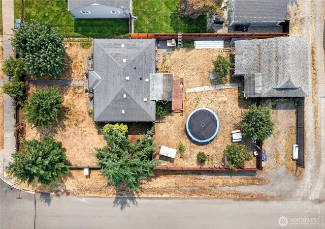 Photo 3 of Single family home for sale at 6802 S Ferdinand St, Tacoma, WA 98409 | MLS# NWM2563230 | Listing updated on 2026-09-29